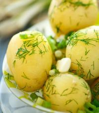 Kako skuhati krompir v ponvi?