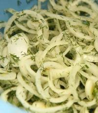 Pickling onions: process features and cooking options