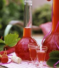 Strawberry liqueur - the most delicious recipes for homemade alcohol Strawberry liqueur with alcohol recipe