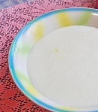 De bästa recepten och hemligheterna för att förbereda mannagrynsgröt med mjölk utan klumpar