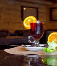 Recipe for classic mulled wine with orange and cinnamon: what spices are added to this drink
